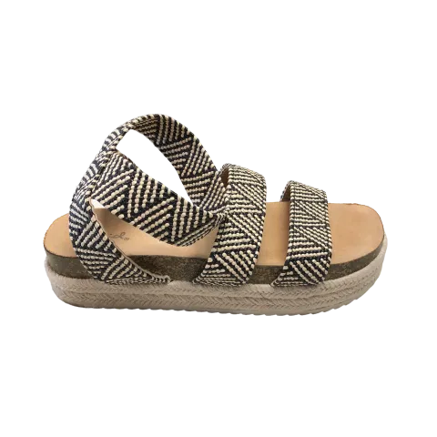Black & Cream Sandals Flats Qupid, Size 10
