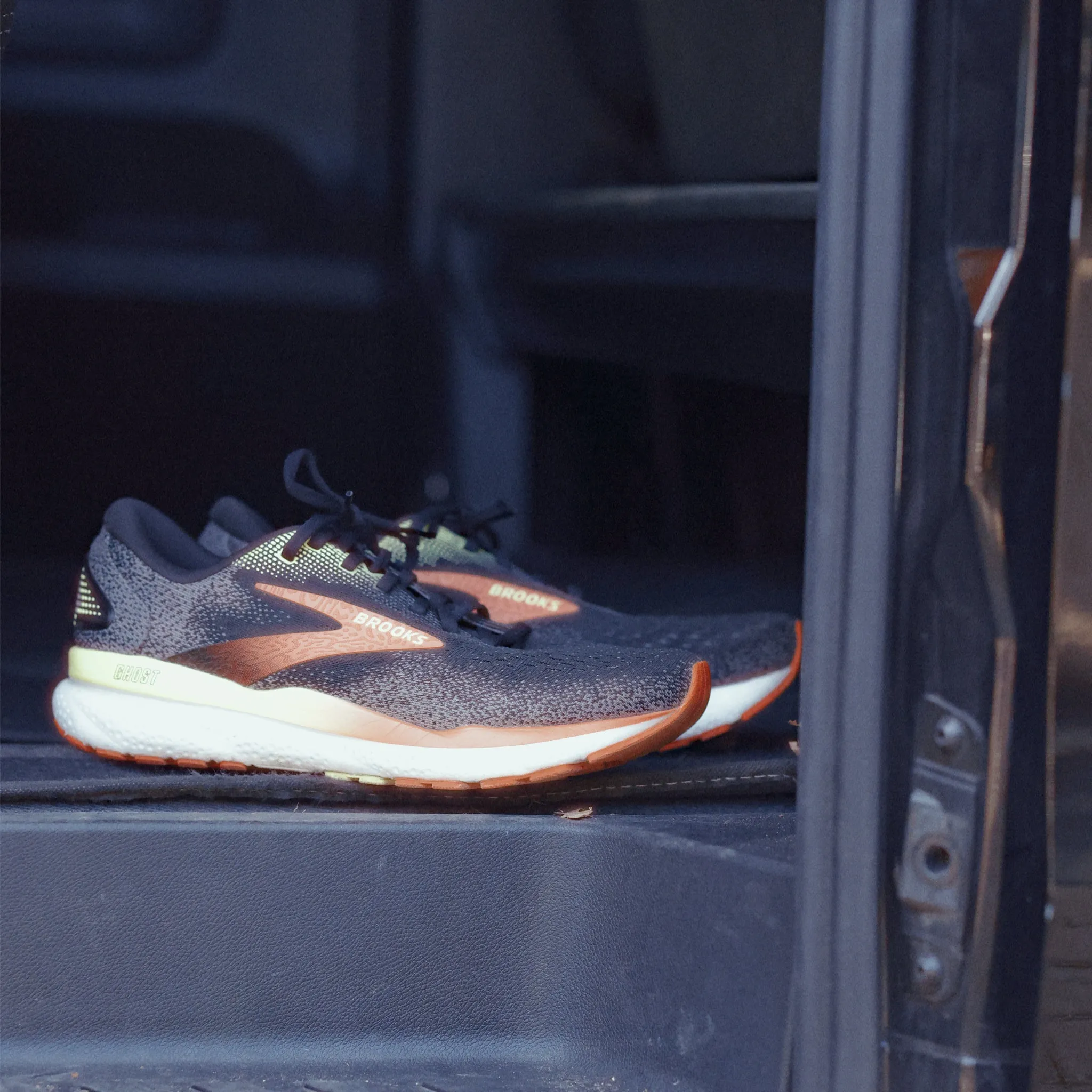 Brooks Ghost 16 Men's Black/Mandarin Red/Green