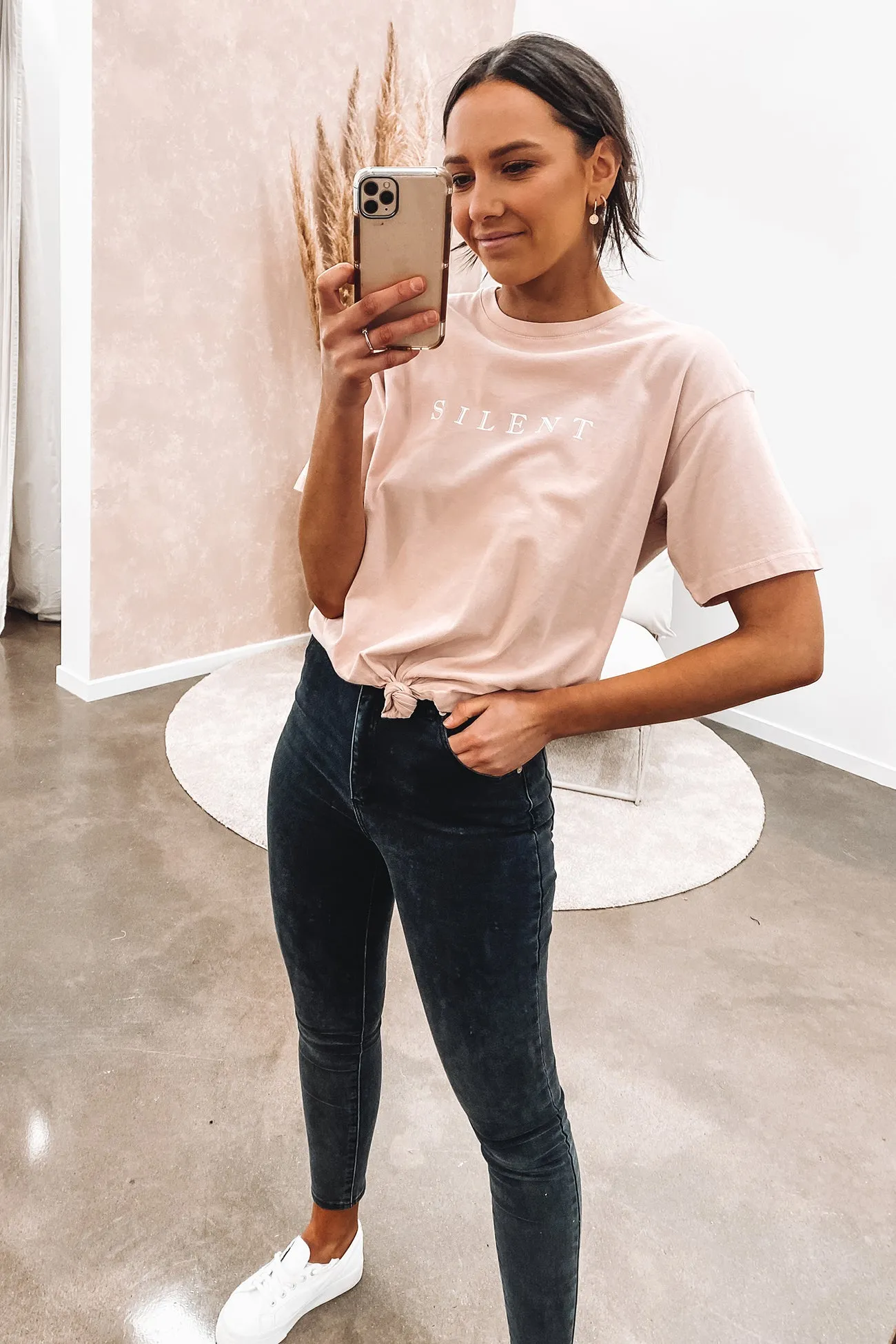 Silent Tie Tee Musk