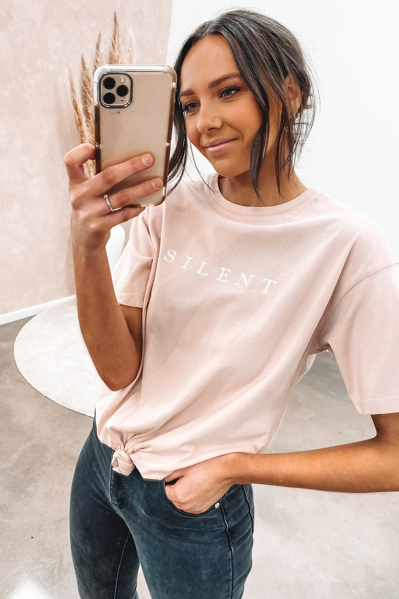 Silent Tie Tee Musk